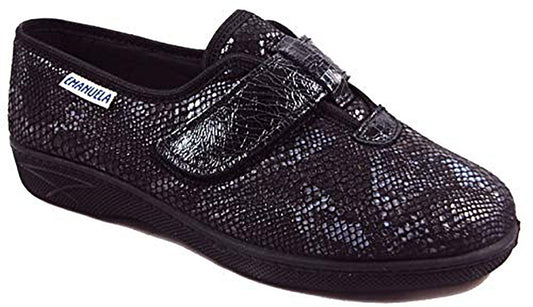 EMANUELA 2222  Scarpe comode tipo pantofole da donna con strappo nel colore nero