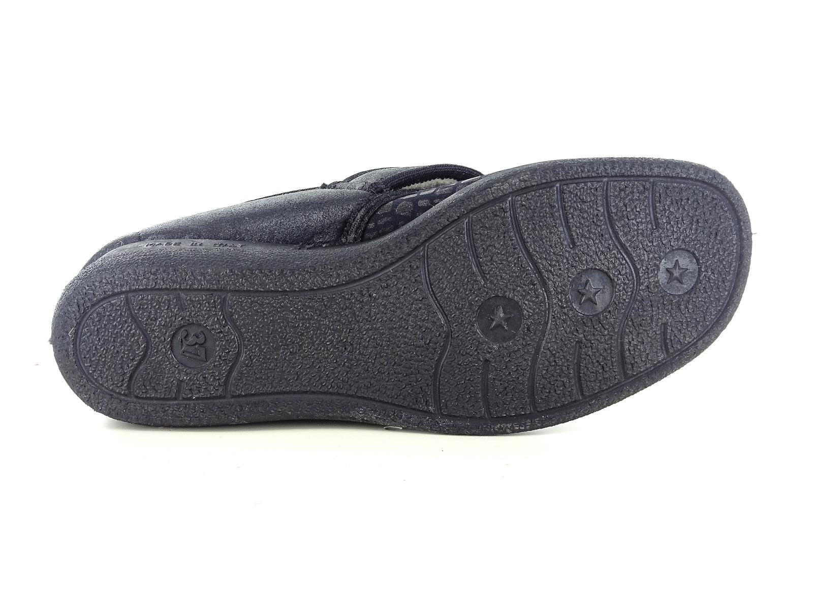 Gaviga 4515 Scarpe pantofole invernali comfort da donna in pelle sintetica con strappo nel colore nero.